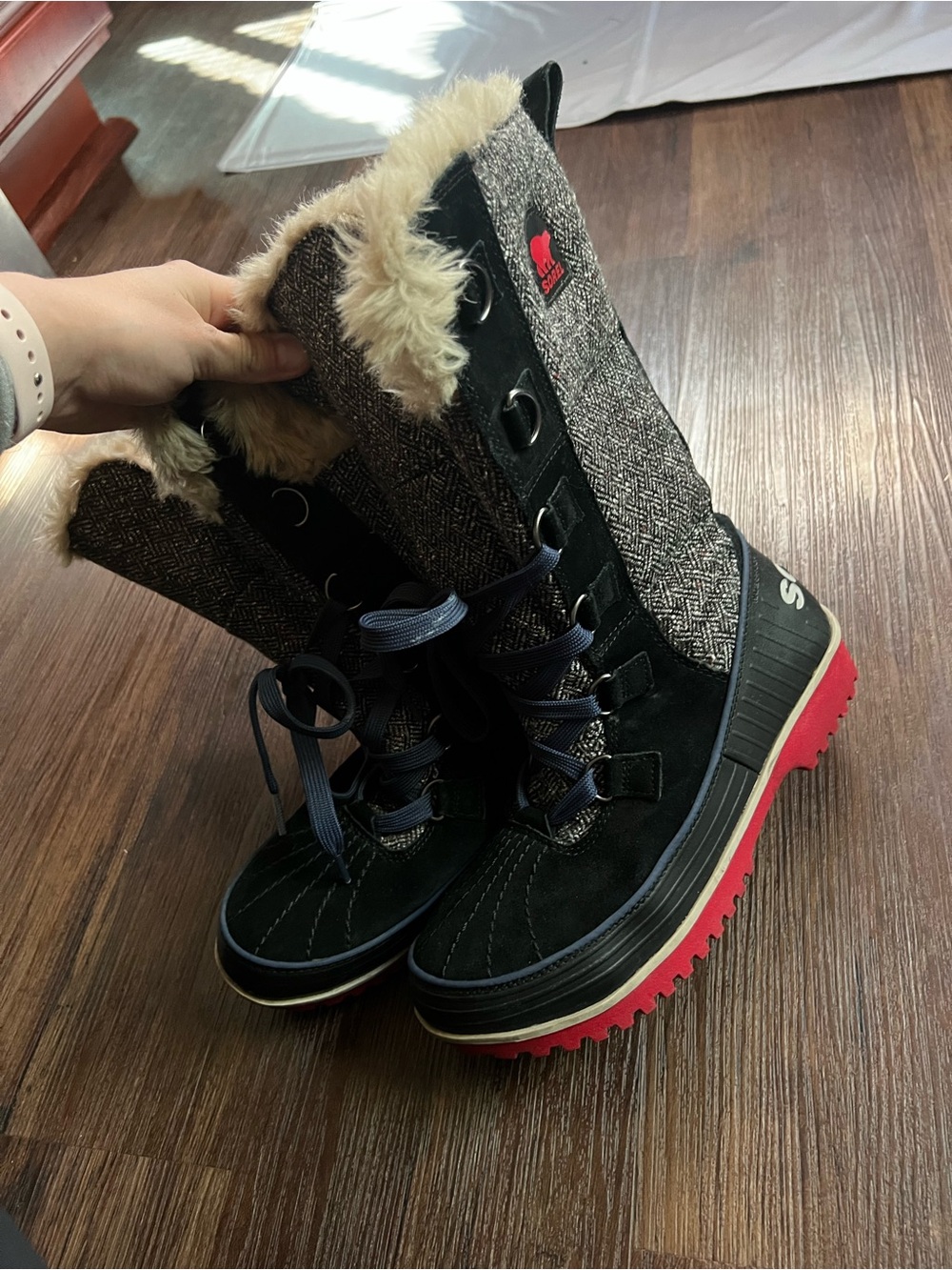 Sorel Women's Black Winter Lace-Up Boots with Red Sole